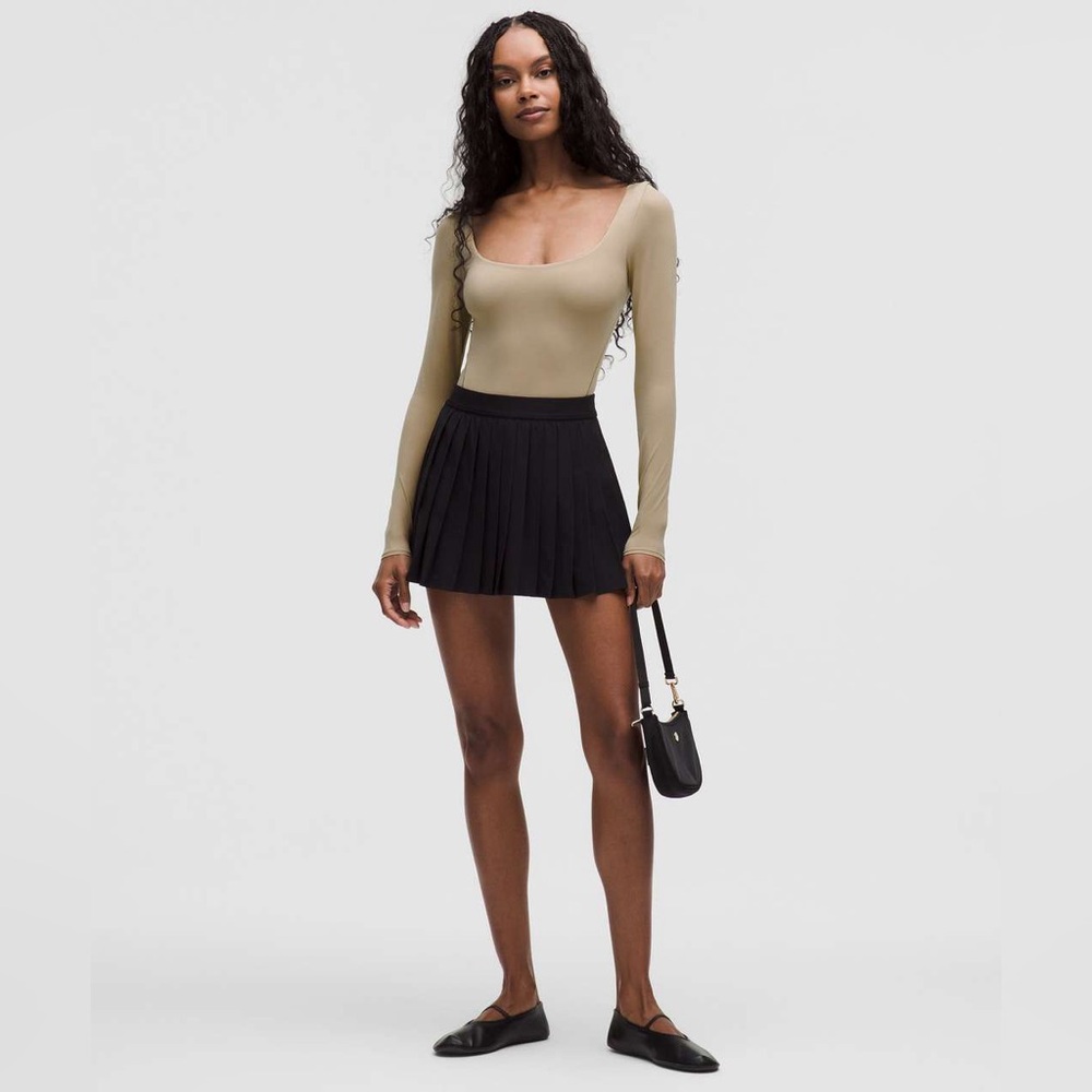 Lululemon Wundermost Ultra-Soft Nulu Square-Neck Long-Sleeve Bodysuit
Sheer Oak